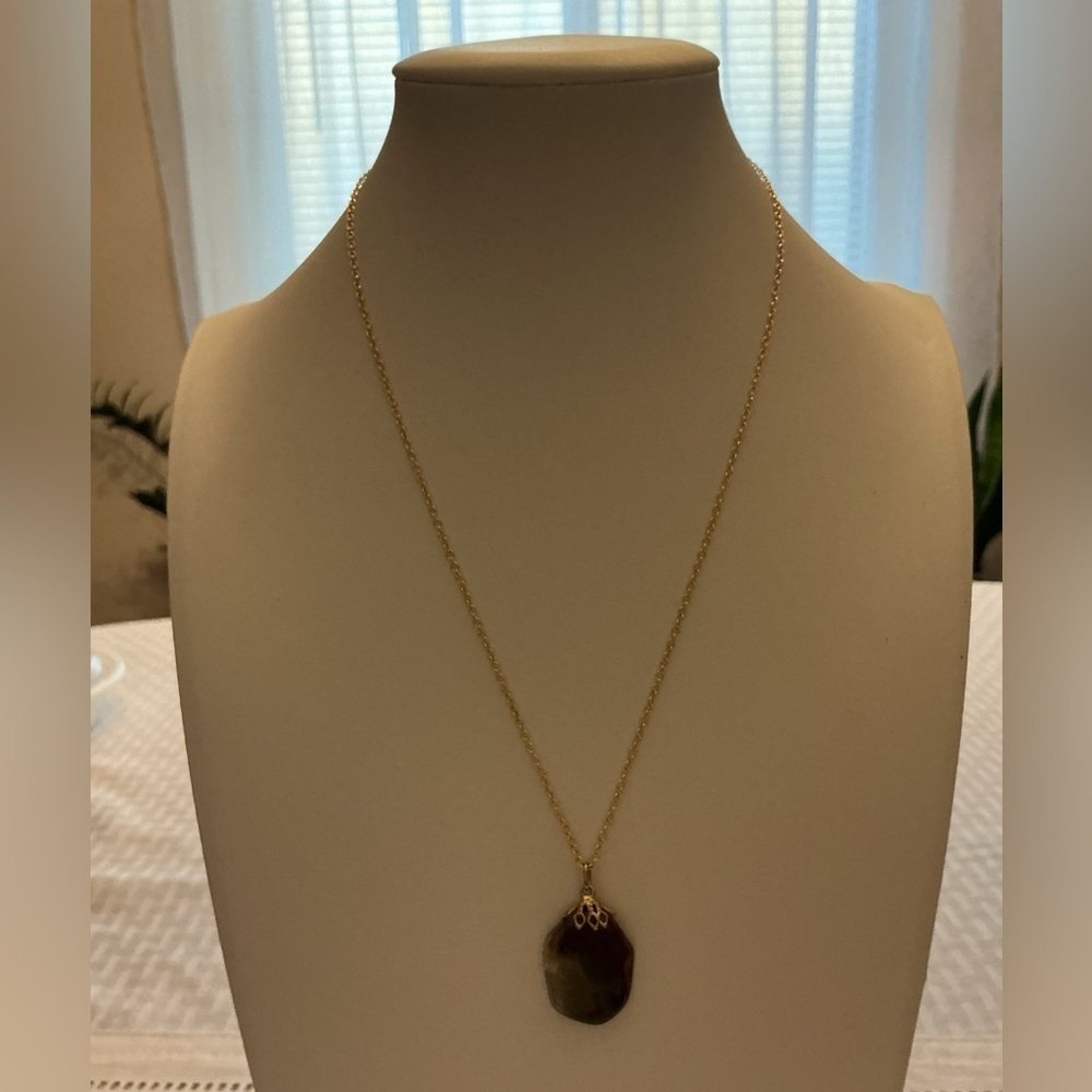 Agate Gold Tone Pendant Necklace